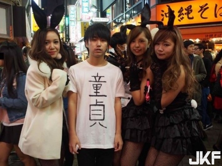 【WPT扑克】巨乳女星排排站……聽說處男會選「她」！網回：選什麼～當然是全打包