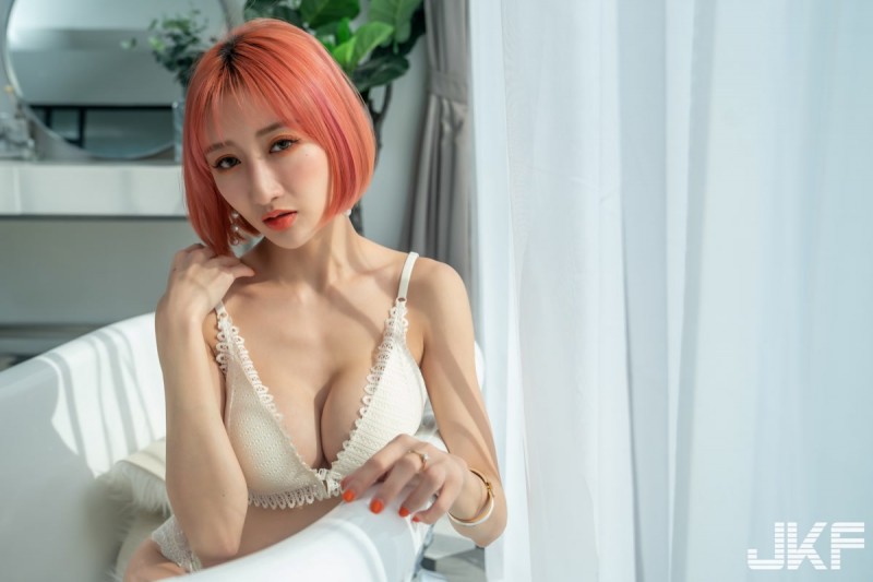 【WPT扑克】JKF福利攝感謝祭假日場！人氣正妹「Minnie 妮妮」火辣內衣誘惑，養眼美乳呼之欲出！