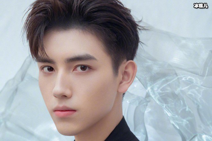 【WPT扑克】陈飞宇登上芭莎封面，一组彩照展露风华一个不一样的星二代