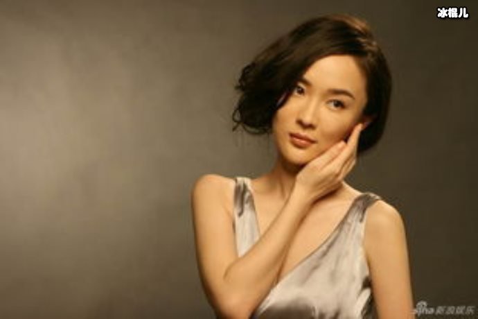 【WPT扑克】霍思燕一家跟好友约饭，手里的电子烟引争议