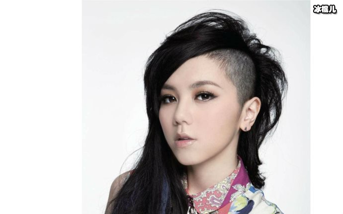 【WPT扑克】邓紫棋写真照片帅气，皮衣搭花纹衬衫既时髦又有高级范儿