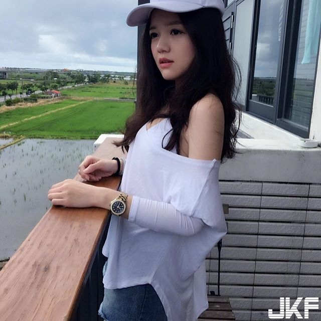 【WPT扑克】甜美「三立記者」來一發！新聞台根本都挑過啊，甜美女記者穿上比基尼身材呼之欲出！