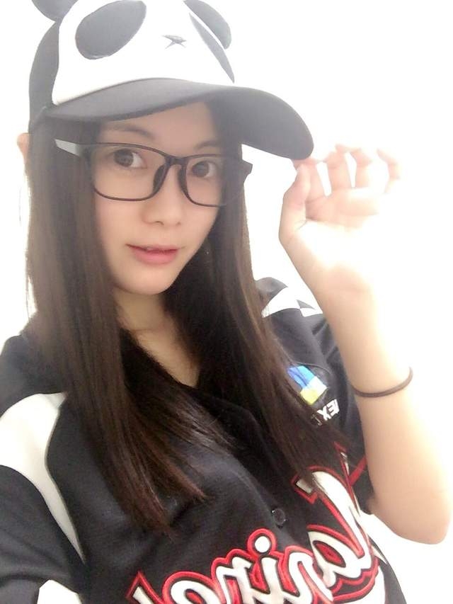 【WPT扑克】AV女優今宮なな好淫蕩　球場邊胯下全都露