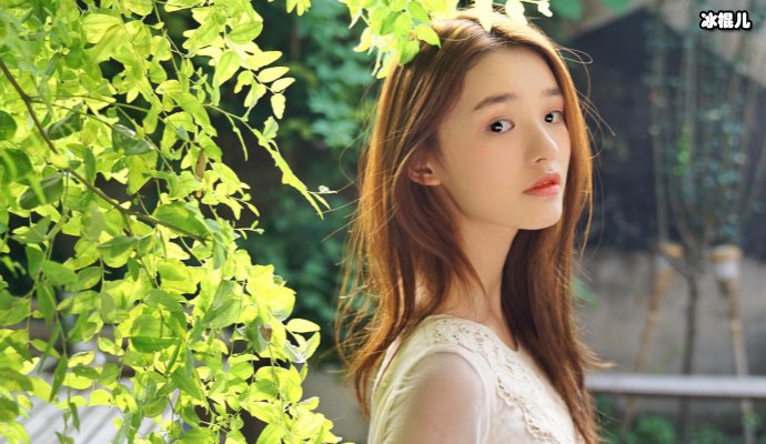 【WPT扑克】林允早上起床敷面膜，还使用瘦脸工具