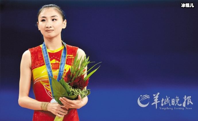 【WPT扑克】何雯娜女儿梦幻童话百日宴，何雯娜一家幸福合影破和婆婆不和言论