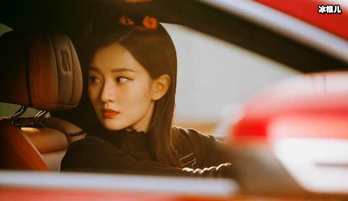 【WPT扑克】乔欣在社交平台晒照为经纪人庆生，两人的关系如亲人一般好