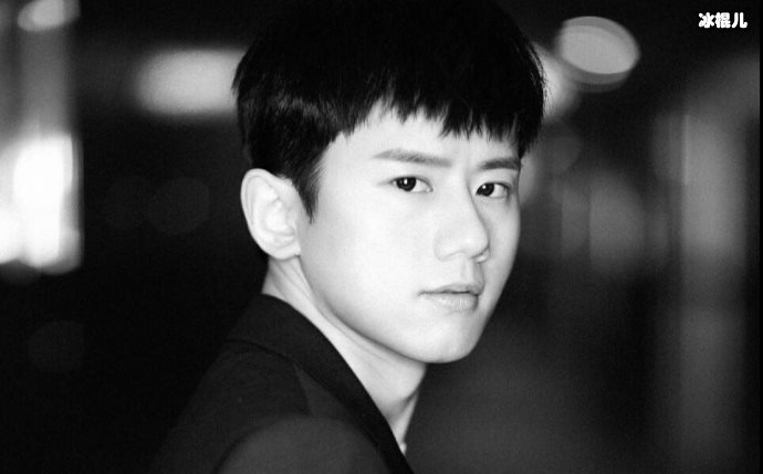 【WPT扑克】张杰与粉丝偶遇成都，合照签字毫无架子