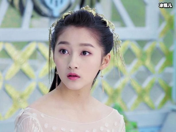 【WPT扑克】爽妹子骨架惊人，关晓彤能一只胳膊圈住真是羡慕了