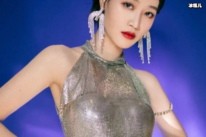 【WPT扑克】性感尤物张雨绮与“人间香奈儿”jennie撞衫，但身材气质完胜jennie！