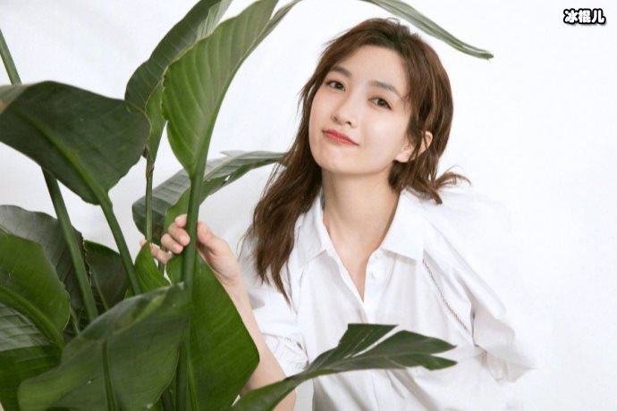 【WPT扑克】江疏影晒与同事合照调侃对方肤色被指责情商低，网友：真的服了