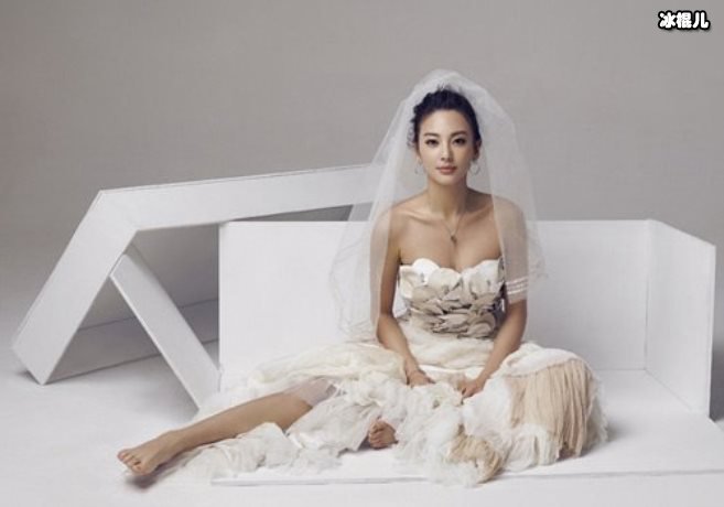 【WPT扑克】张雨绮舞台妆容太惊艳，一身吊带短，尽显性感明艳