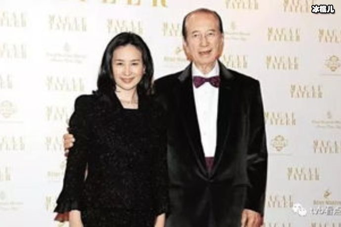 【WPT扑克】何超琼出现在殡仪馆，一身素衣很是低调同时拒绝回应葬礼细节