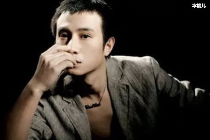 【WPT扑克】文章化身超级奶爸独自带两个女儿练舞，亲自为女儿穿衣