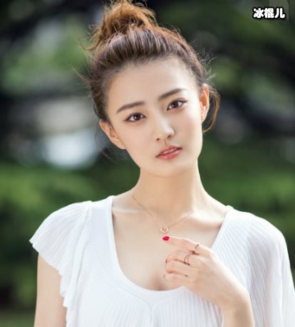 【WPT扑克】热恋中的徐璐衣品大提高，私服从不重样双腿够细的呀！