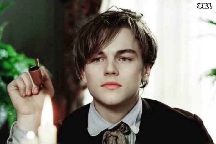 【WPT扑克】小李子和家人海滩度假，戏水秀肥肚腩短裤摇摇欲坠