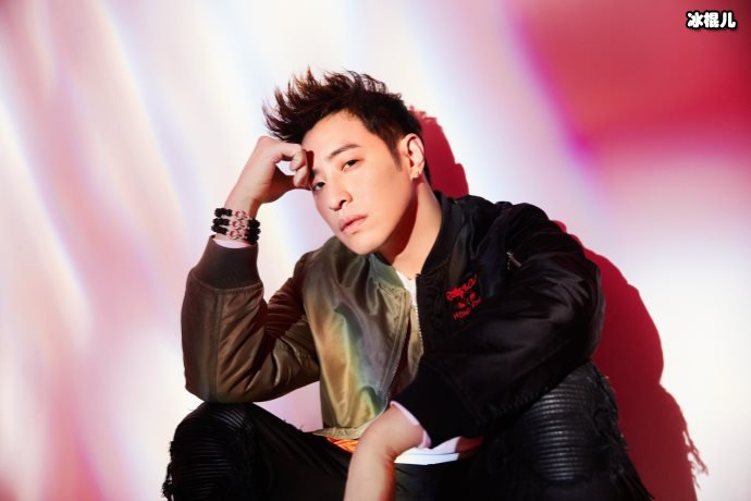 【WPT扑克】网红共享经济学？潘玮柏老婆与好姐妹同款照片被扒引热议