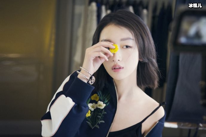 【WPT扑克】金鸡奖颁奖晚会群星各领风骚，周冬雨自黑：小黄鸭变成了金鸡