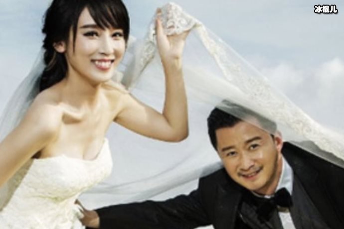 【WPT扑克】谢楠连晒三张小儿子近照，宝贝翘二郎腿吃馒头玩玩具