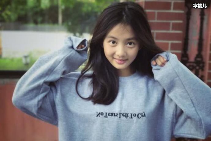 【WPT扑克】黄磊女儿多多晒照，笑容大方温婉这个短发淑女太像妈妈