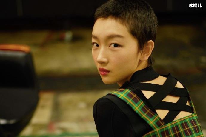 【WPT扑克】周冬雨获金像奖后，因帮助送失忆老人回家，民警点名赞扬