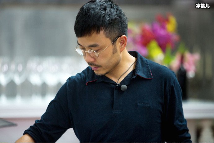 【WPT扑克】汪涵曾为女制片人仗义执言，怒摔10万元话筒，发生了什么事？