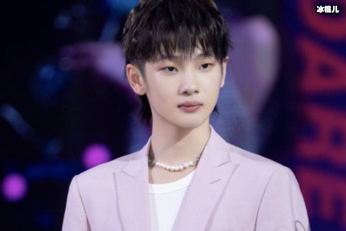 【WPT扑克】周震南简直是快乐的源泉，他2G网速后举旗子事件太搞笑