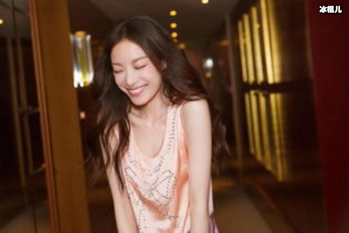 【WPT扑克】倪妮女神黑衣亮相金鸡奖颁奖典礼，笑容靓丽获得黑天鹅的美称