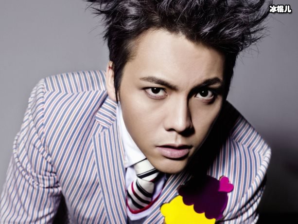 【WPT扑克】上百位明星开演唱会，陈伟霆把猫唱睡着网友：太可爱了吧