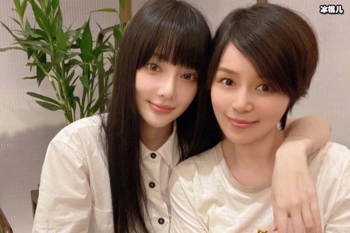 【WPT扑克】这个男人是谁李小璐女团舞火力全开，粉丝目光被后面的男人吸引