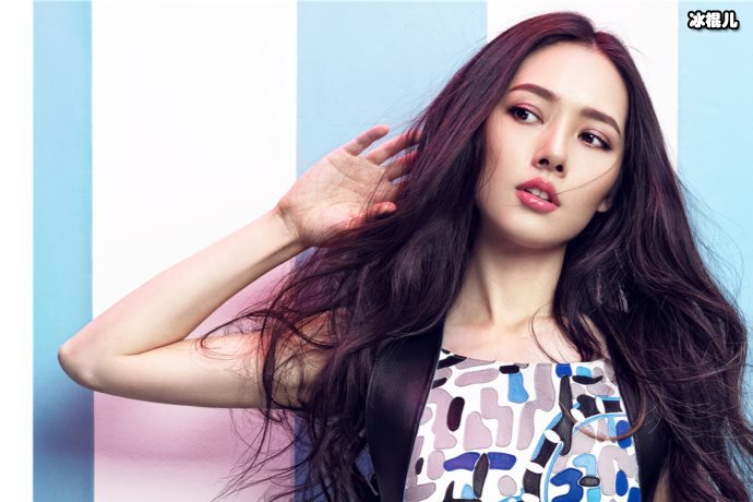 【WPT扑克】郭碧婷素颜出镜肌肤嫩出水，平价店内优雅品尝网友：接地气