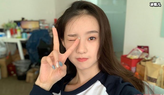 【WPT扑克】张艺凡再次展示美妙舞姿，气质不同寻常不愧舞台小公主