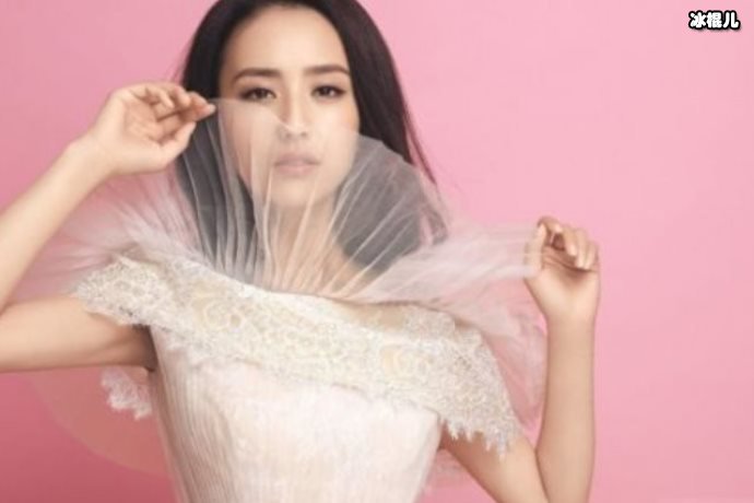 【WPT扑克】佟丽娅为抗疫公益歌曲《山河无恙》献唱，获得了很多粉丝的支持