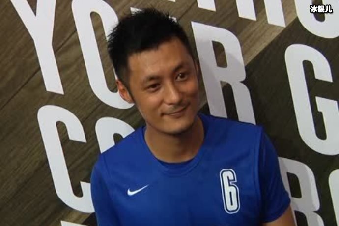 【WPT扑克】余文乐晒一家三口照，38岁又获第二个宝宝大儿子上衣成亮点