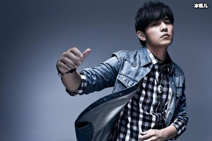 【WPT扑克】杰伦式幽默周杰伦借位好友刘畊宏秀肌肉，粉丝：戒奶茶你也可以