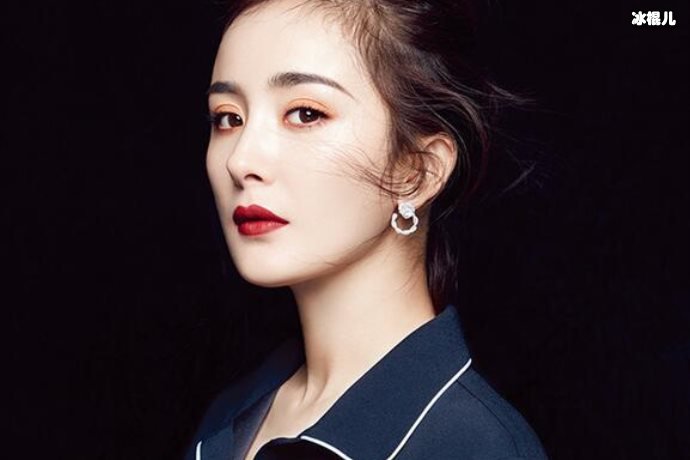 【WPT扑克】杨幂登上时尚杂志封面短发波波造型惹人爱，秀出绝美身材