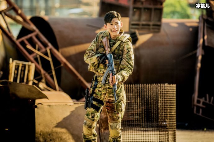 【WPT扑克】这才是真“豪横”拍《战狼》武器保真还管够，听听军方的回答惊呆众