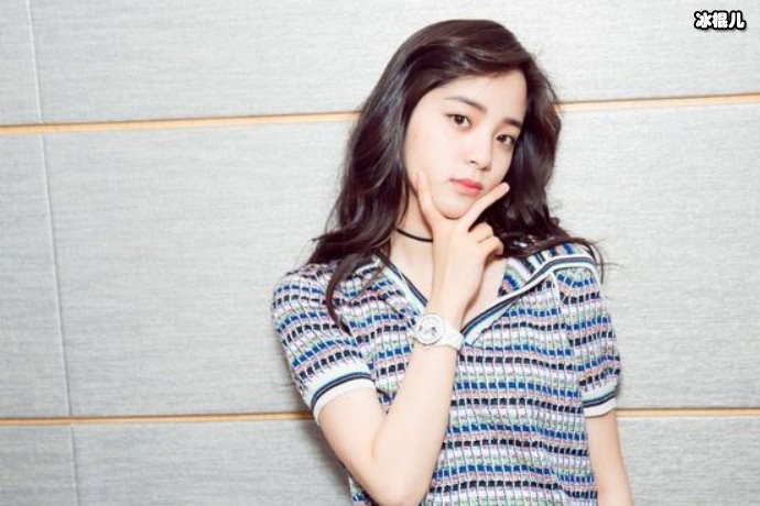 【WPT扑克】欧阳娜娜被曝耍大牌两助理帮忙换鞋，却遭冷眼相看