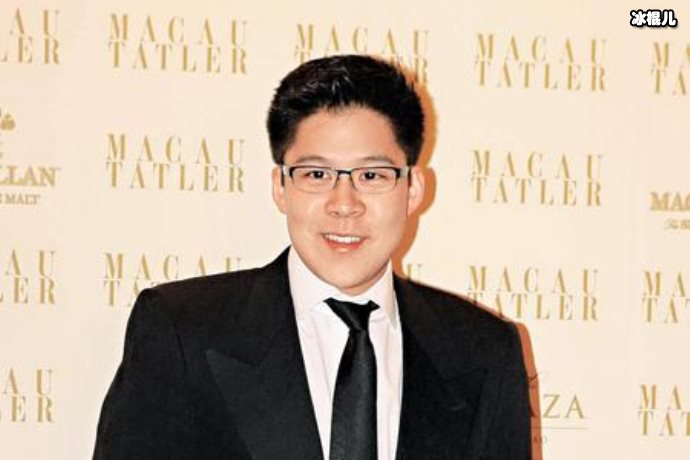 【WPT扑克】霍启刚晒三子女照片，无意曝出八亿豪宅内景饭桌庞大餐具成焦点