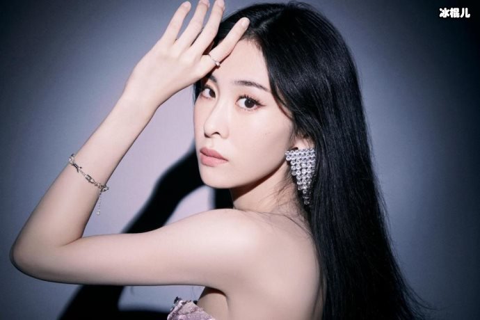 【WPT扑克】张碧晨上节目穿咸菜色外套，被毒舌朋友吐槽像买菜的张大爷