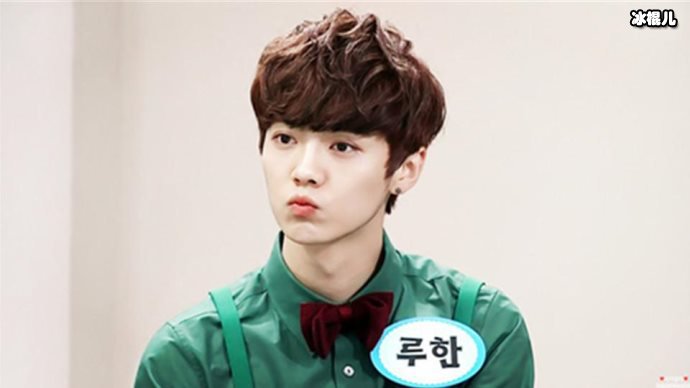 【WPT扑克】鹿晗在薇娅直播间唱歌忘词，清唱两句就卡壳好尴尬还好助理救场