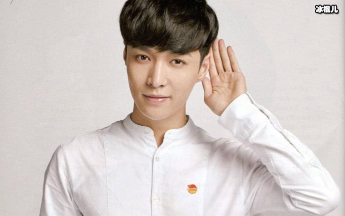 【WPT扑克】张艺兴提醒杨紫内衫滑落，提醒的方式太暖心了