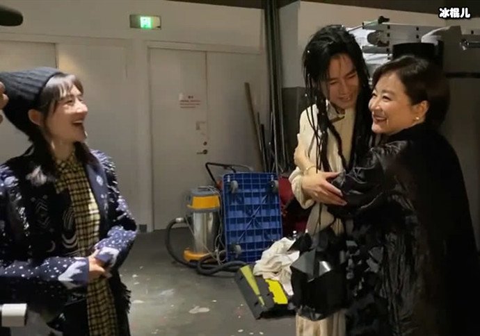 【WPT扑克】林青霞现身为张杰话剧捧场，65岁的她依旧是最抢眼的女神