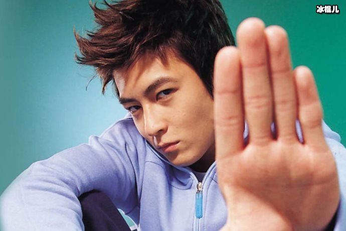 【WPT扑克】她感情极为混乱因公众场合常做这一动作，被称为女版陈冠希