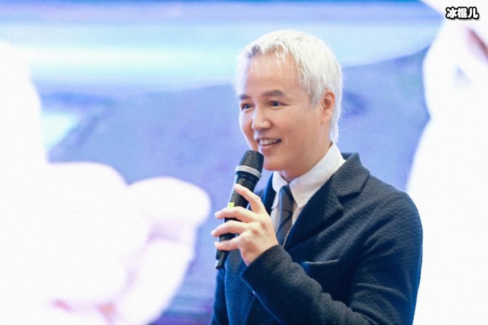 【WPT扑克】林瑞阳年过半百满头白发，身材放弃管理和张庭同框像两代人