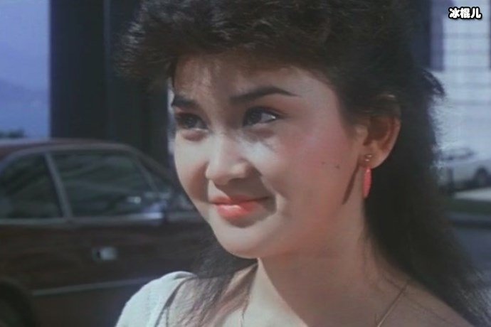 【WPT扑克】温碧霞晒出写真照片，红裙加鲜花气质温雅迷人