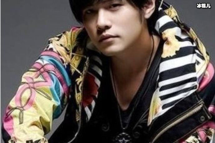 【WPT扑克】昆凌晒出自己的素颜近照，为了儿女亲自下厨学习做烘焙