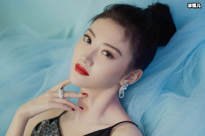 【WPT扑克】娱乐圈众女星时尚盛典争奇斗艳，景甜一袭抹胸裙身材尽显