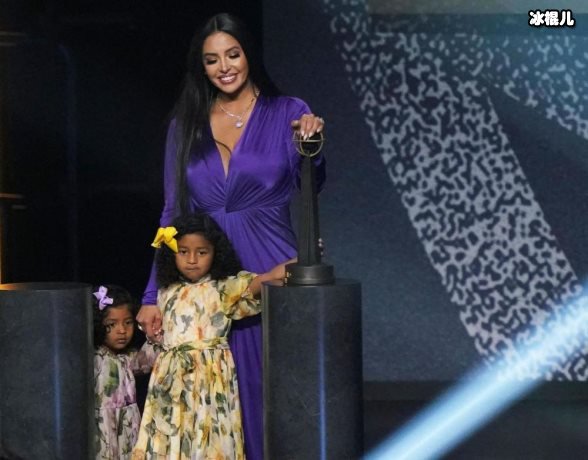 【WPT扑克】瓦妮莎疑似公开新恋情，随着对方身份被扒骂声转为大众恭喜