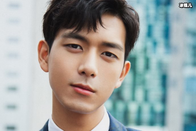 【WPT扑克】原来她是现女友节目手机壳是李现，观众猜测难道是隐藏恋情？