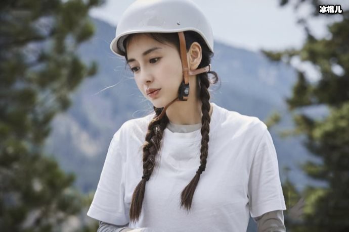 【WPT扑克】杨颖关晓彤旗袍各有千秋，网友的关注点却在她